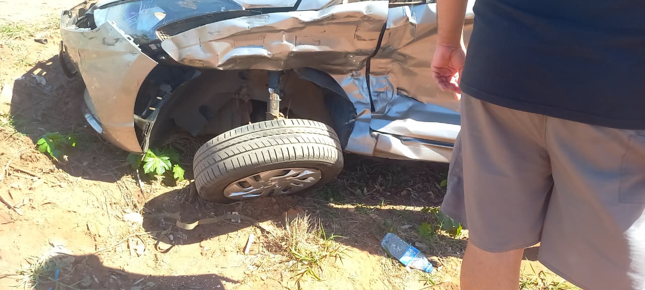 Mulher fica ferida após colisão entre van e carro em Três Lagoas - Imagem do artigo