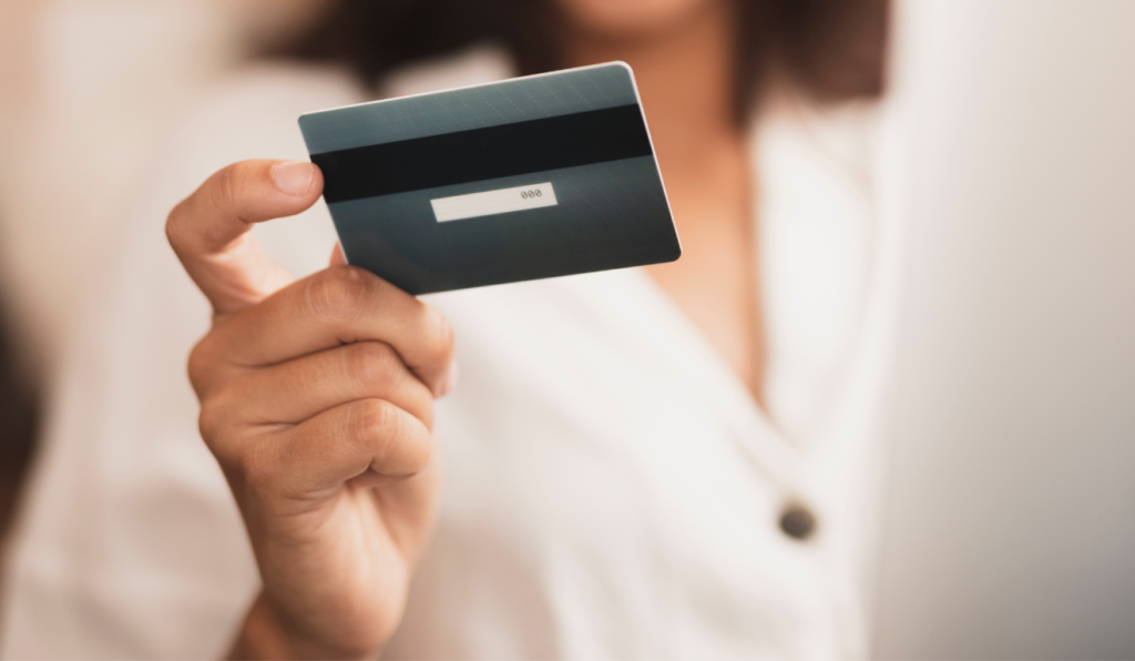 Cartão de crédito clonado gera quase R$ 700 em compras fraudulentas em Campo Grande
