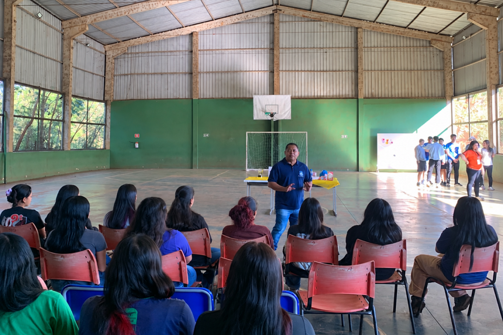 Prefeitura de Dourados realiza palestra sobre valorização da vida à juventude indígena